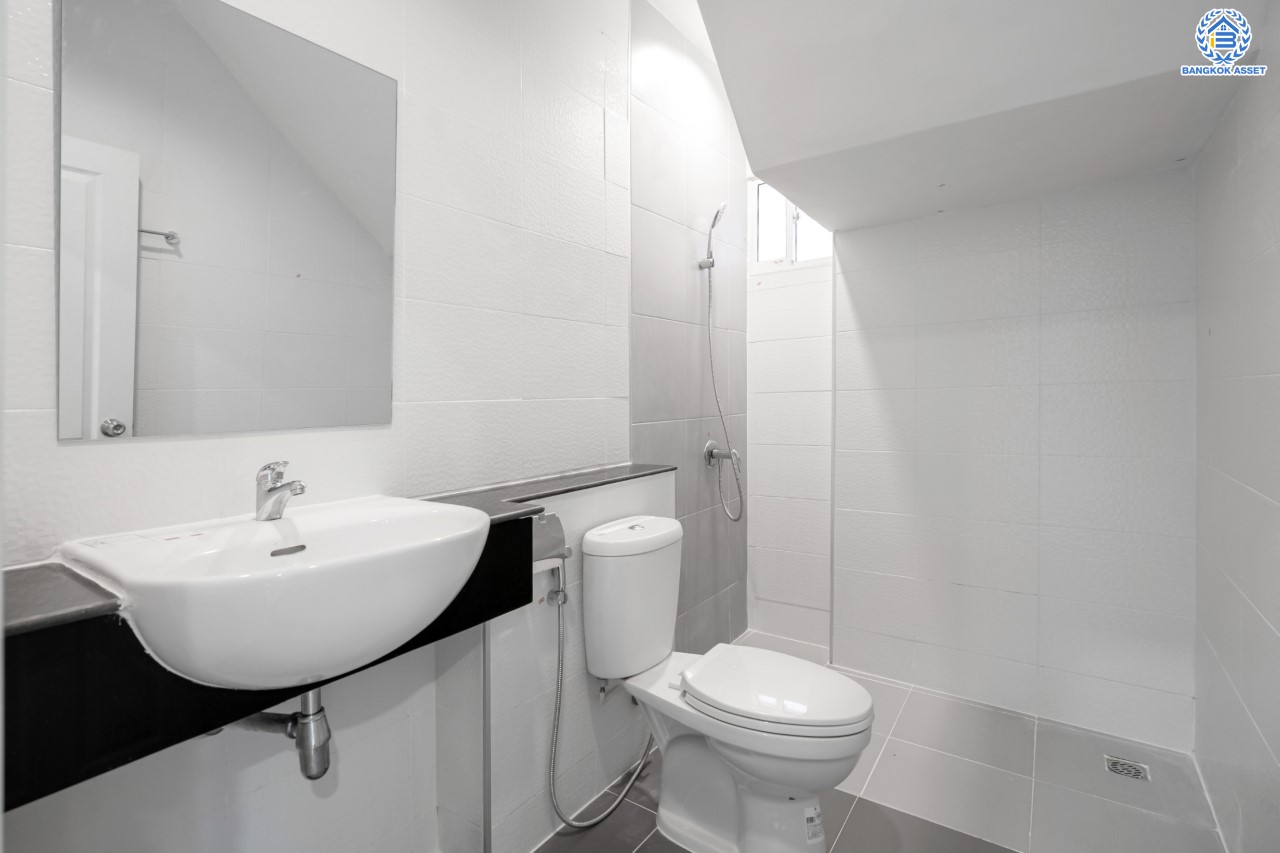 บ้านมือสองตกแต่งใหม่ ม.ลลิลอินเดอะพาร์ค บางใหญ่ พร้อมอยู่ตอบโจทย์ทุกฟังก์ชัน เนื้อที่ 39.9 ตร.ว. ฟังก์ชัน 3 ห้องนอน 2 ห้องน้ำ 1 ที่จอดรถ บนทำเลเดินทางสะดวก ใกล้เซ็นทรัลเวสต์เกต ทางด่วน "กาญจนาภิเษก และเพียง 5 นาทีถึงรถไฟฟ้าสายสีม่วง "สถานีตลาดบางใหญ่"